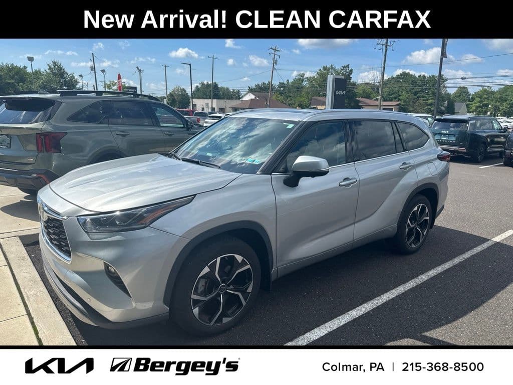2024 Toyota Highlander Platinum — photo 1 of 16