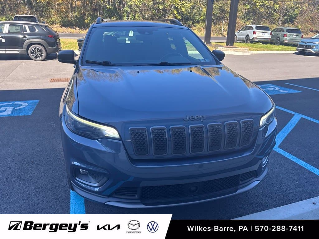 2021 Jeep Cherokee Latitude Lux — photo 1 of 9