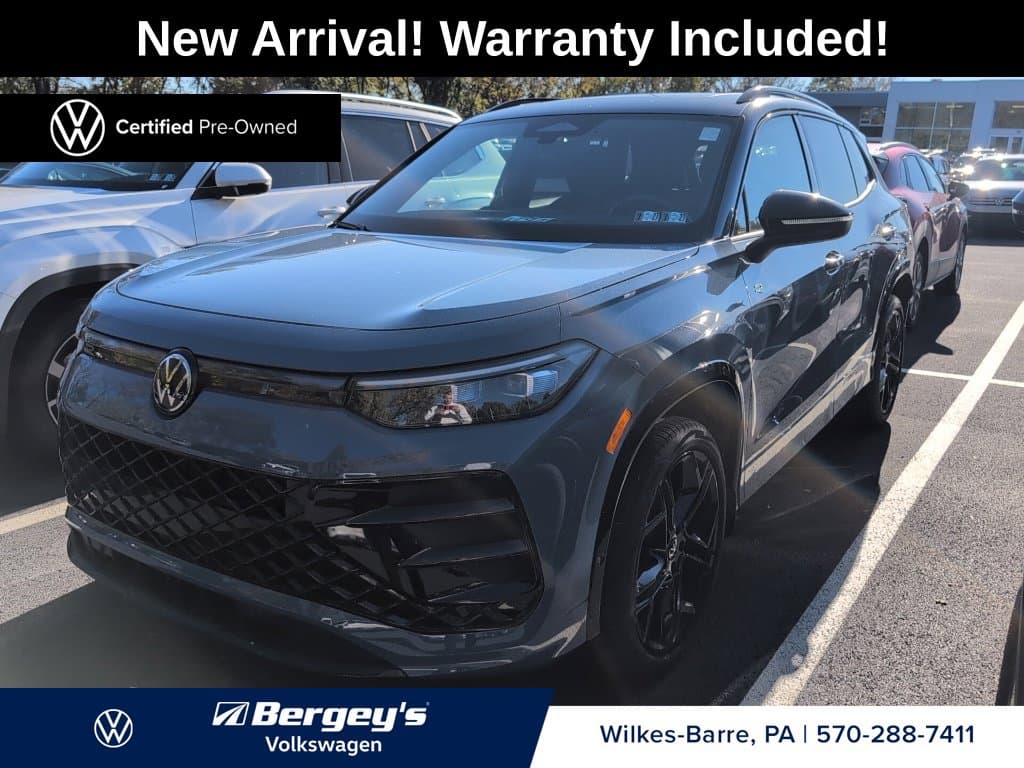 2026 Volkswagen Tiguan SE R-Line Black — photo 1 of 15