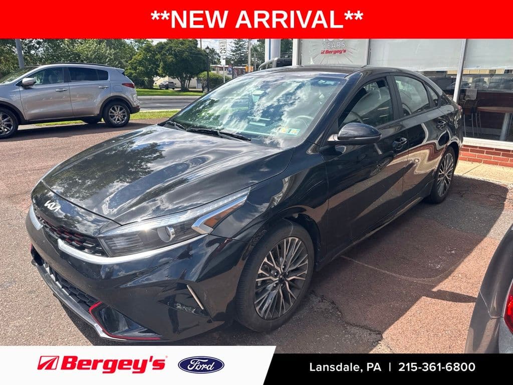 2023 Kia Forte GT-Line — photo 1 of 15