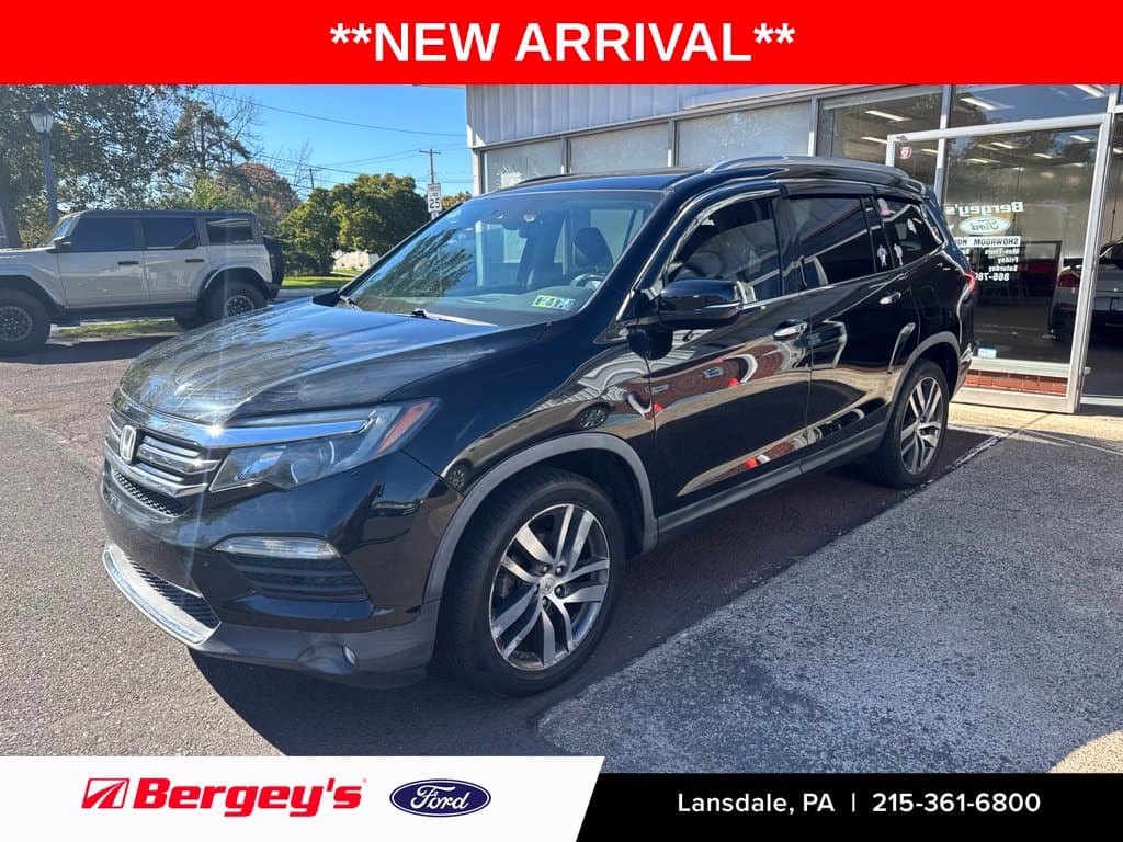 2017 Honda Pilot Elite — photo 1 of 14