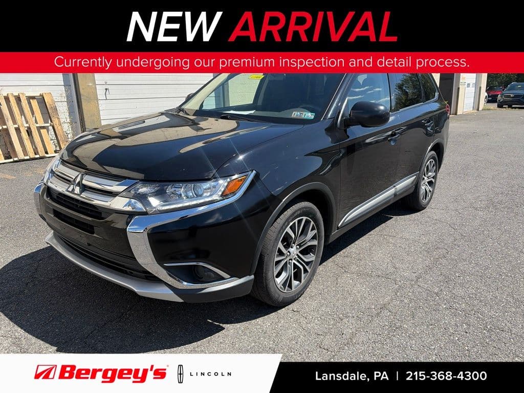 2018 Mitsubishi Outlander ES — photo 1 of 14
