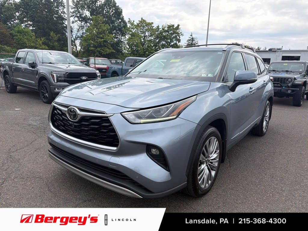 2021 Toyota Highlander Platinum — photo 1 of 40