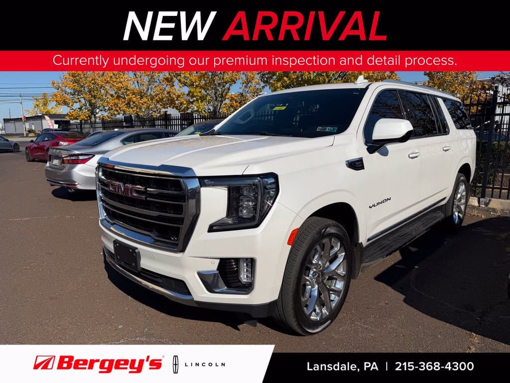 2021 GMC Yukon XL SLT — photo 1 of 15