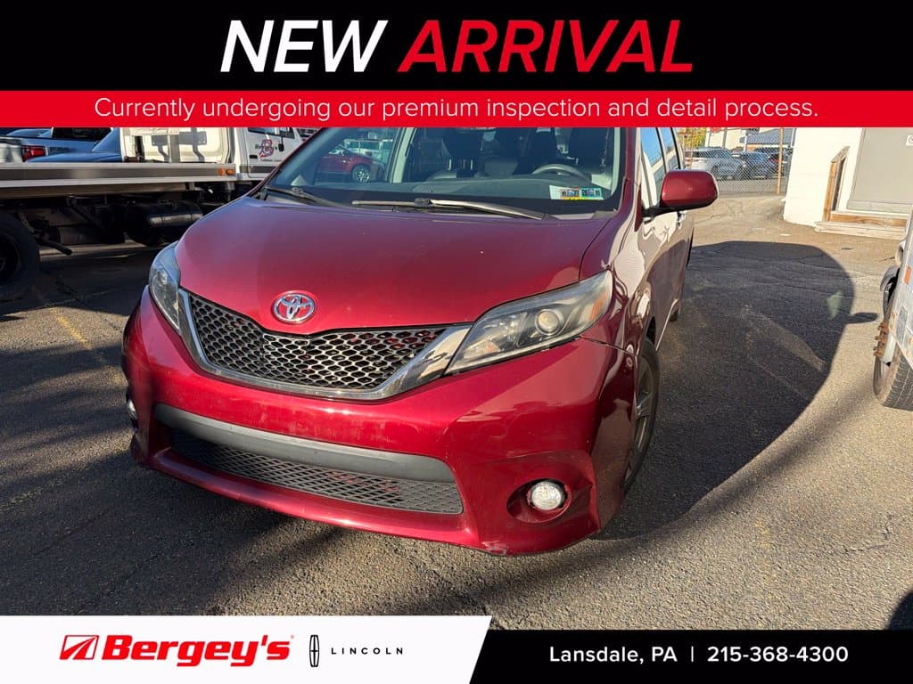 2017 Toyota Sienna SE Premium — photo 1 of 16