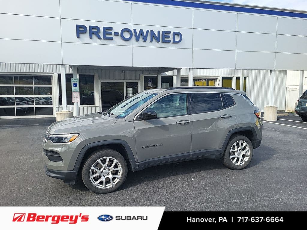2023 Jeep Compass Latitude Lux — photo 1 of 15