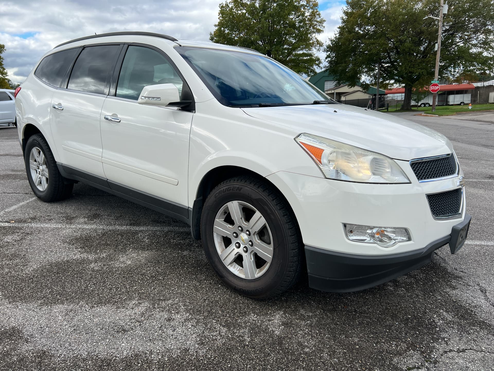 2011 Chevrolet Traverse LT w/1LT — photo 1 of 14