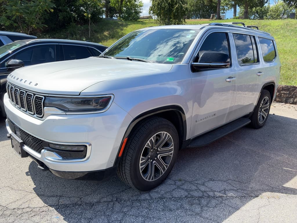 2023 Jeep Wagoneer Base — photo 1 of 6