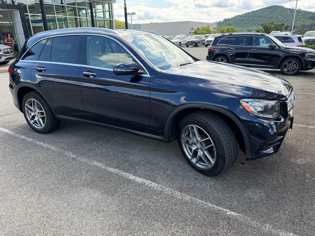 2016 Mercedes-Benz GLC GLC 300 — photo 1 of 18