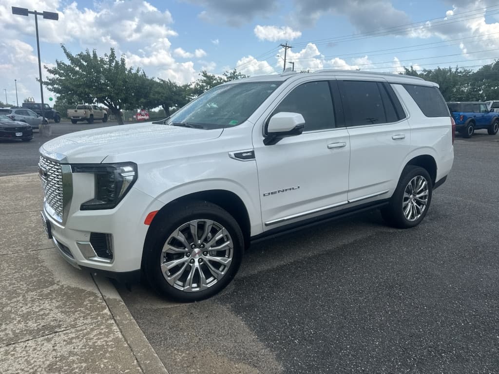 2023 GMC Yukon Denali — photo 1 of 2