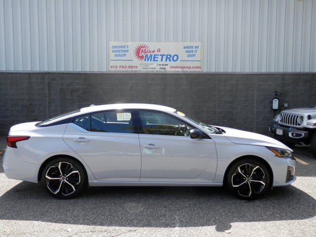 2024 Nissan Altima 2.5 SR — photo 1 of 36