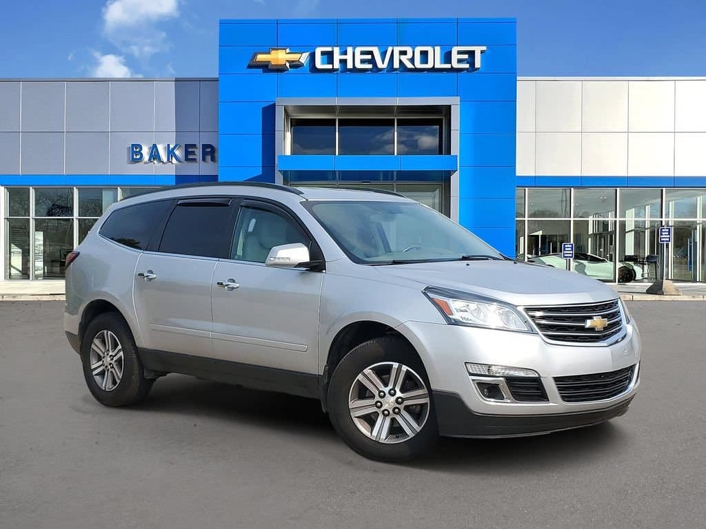 2017 Chevrolet Traverse LT — photo 1 of 29