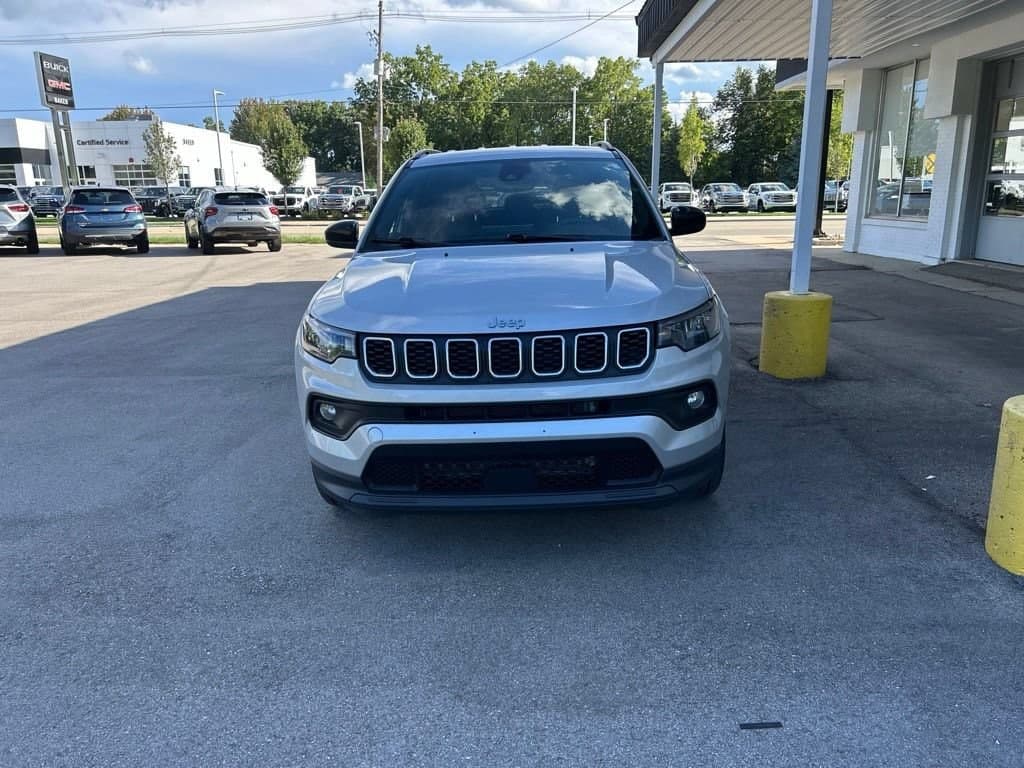 2024 Jeep Compass Latitude — photo 1 of 3