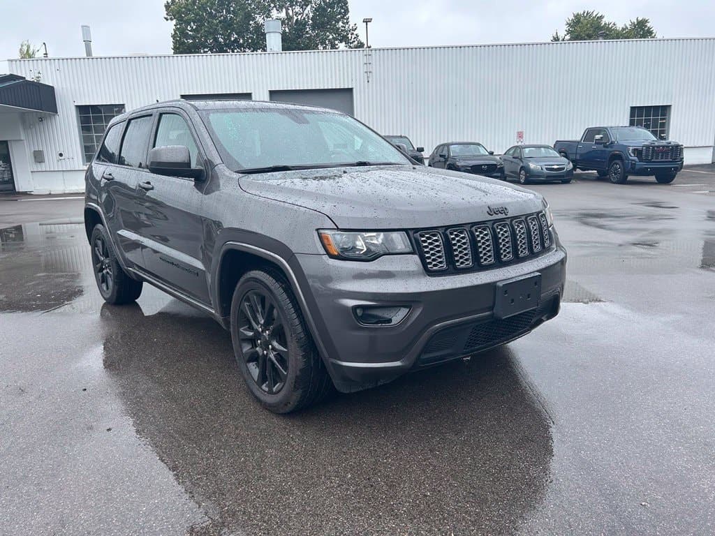 2019 Jeep Grand Cherokee Laredo — photo 1 of 5