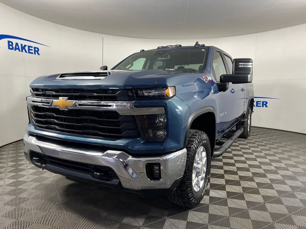 2024 Chevrolet Silverado 2500HD LT — photo 1 of 33