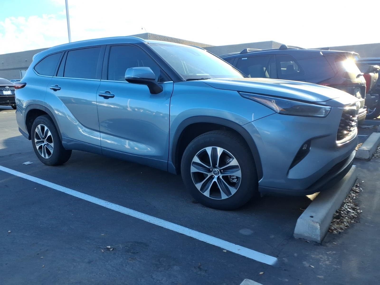 2024 Toyota Highlander XLE — photo 1 of 4