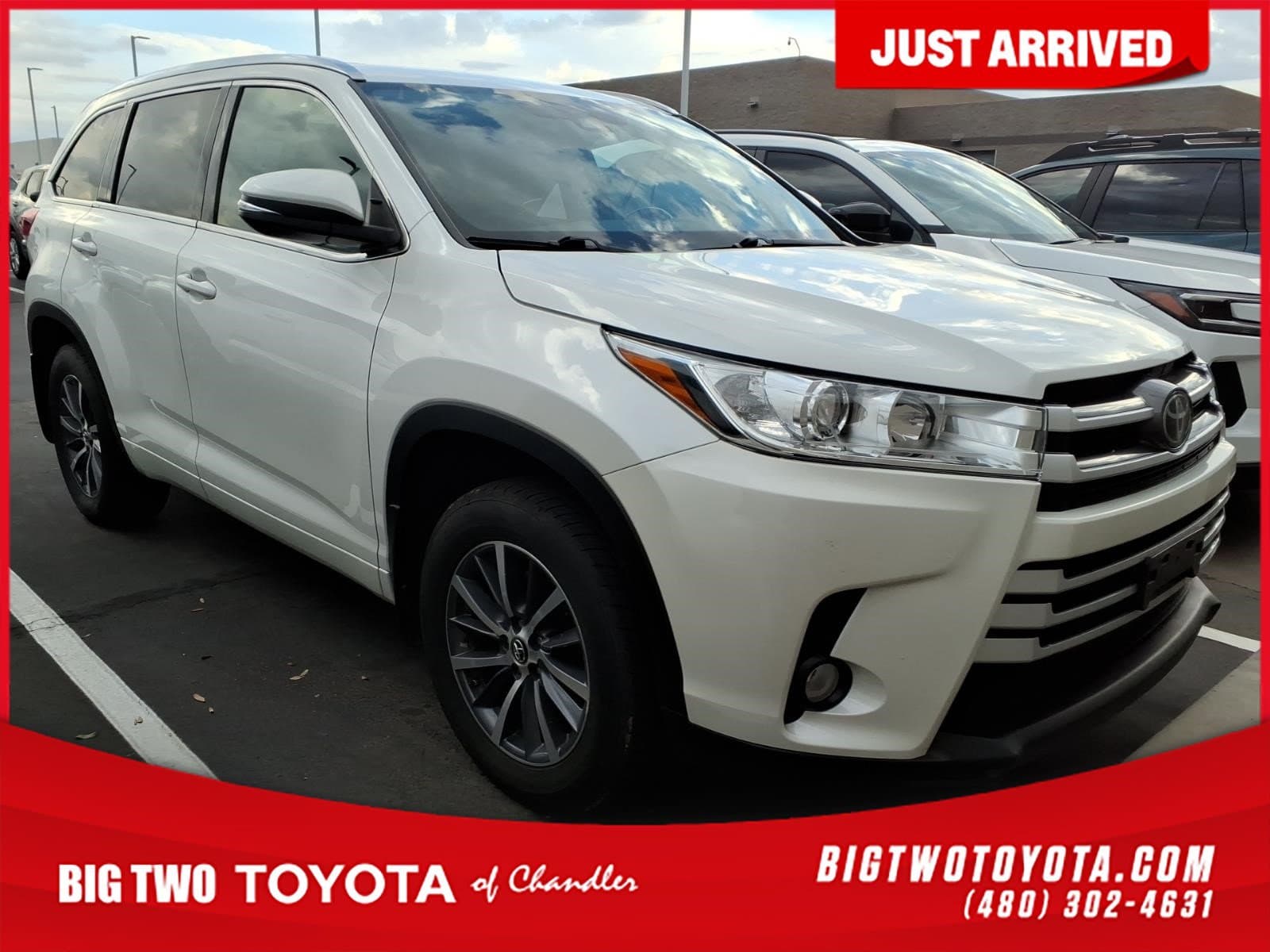 2017 Toyota Highlander Base — photo 1 of 3