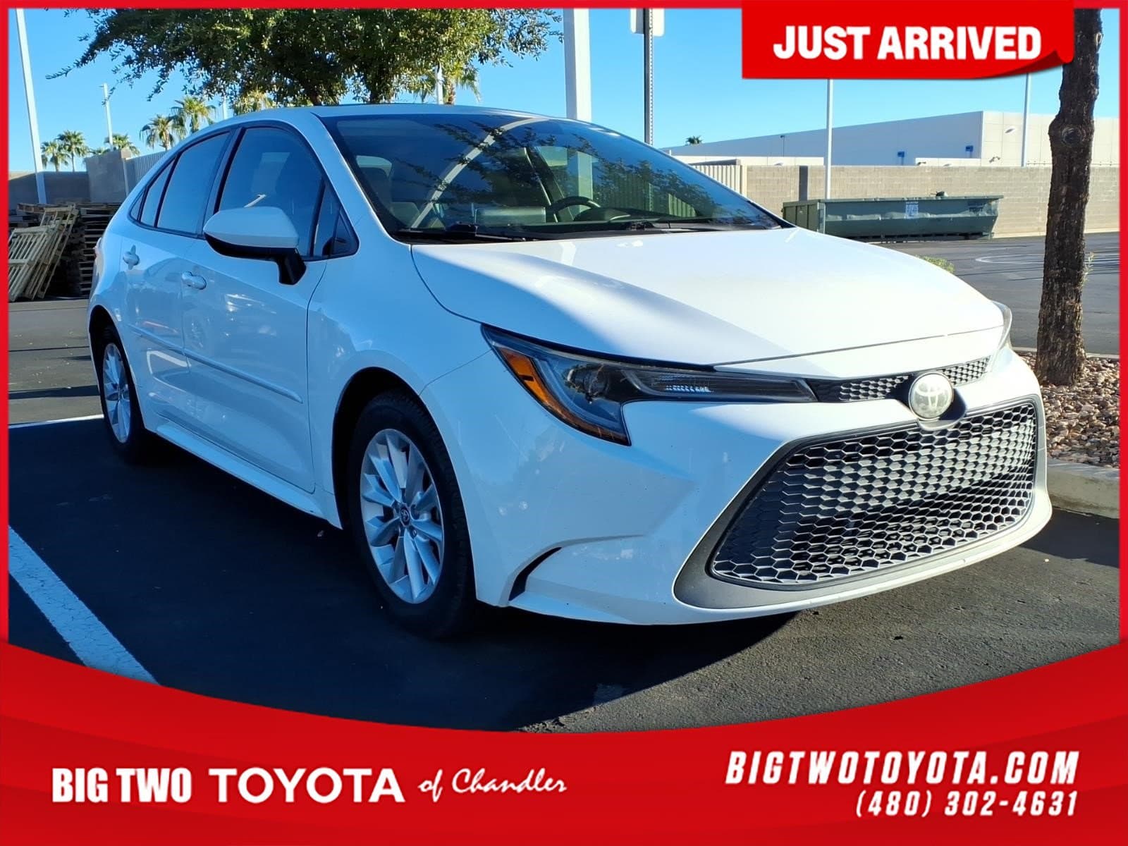 2020 Toyota Corolla LE — photo 1 of 4