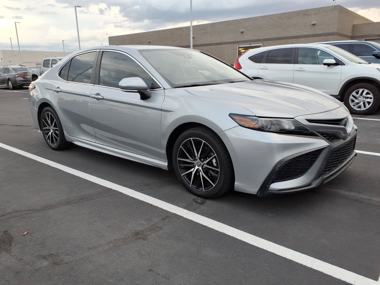 2022 Toyota Camry Base — photo 1 of 4