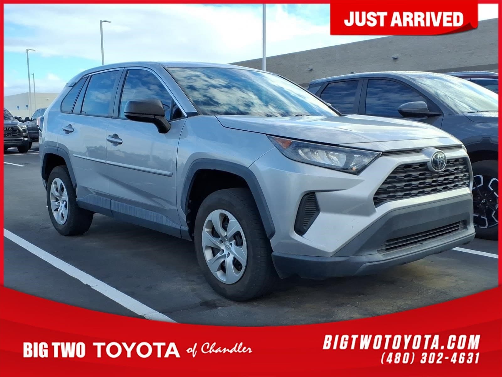 2022 Toyota RAV4 LE — photo 1 of 2