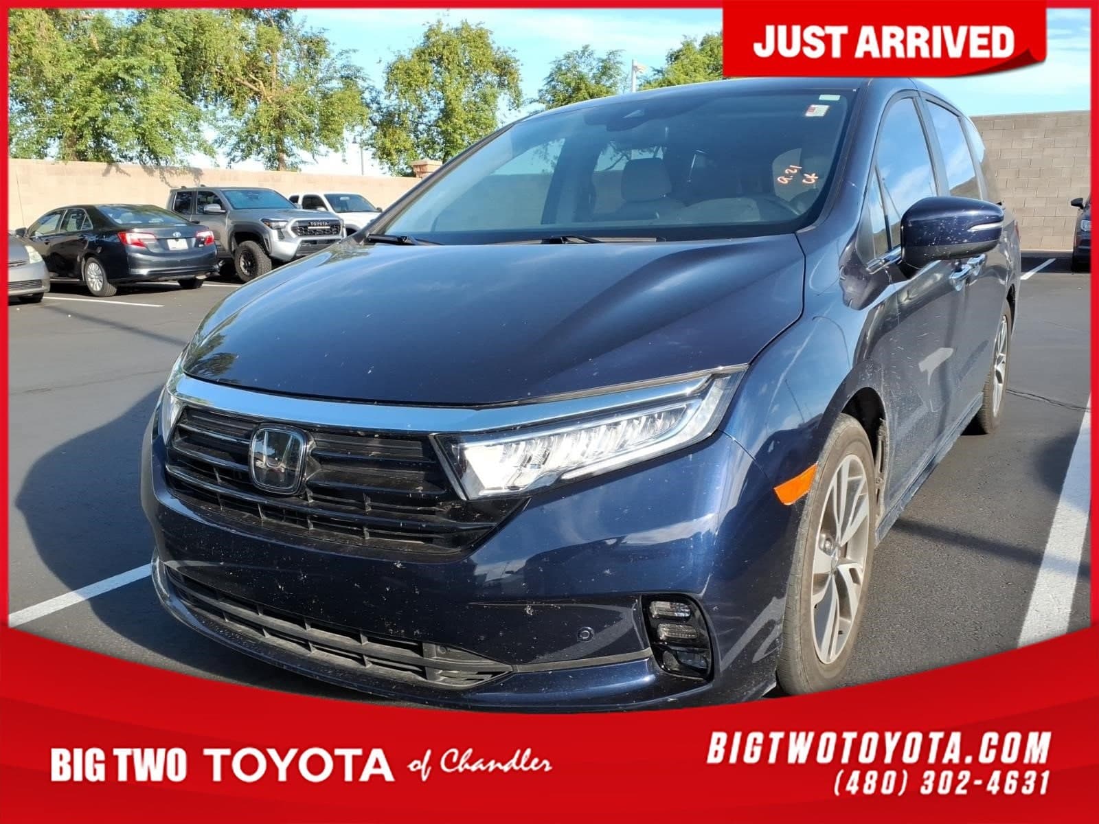 2023 Honda Odyssey Touring — photo 1 of 4