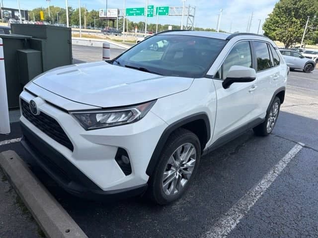 2019 Toyota RAV4 XLE Premium — photo 1 of 11
