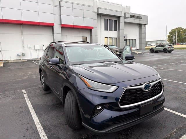 2024 Toyota Highlander XLE — photo 1 of 5