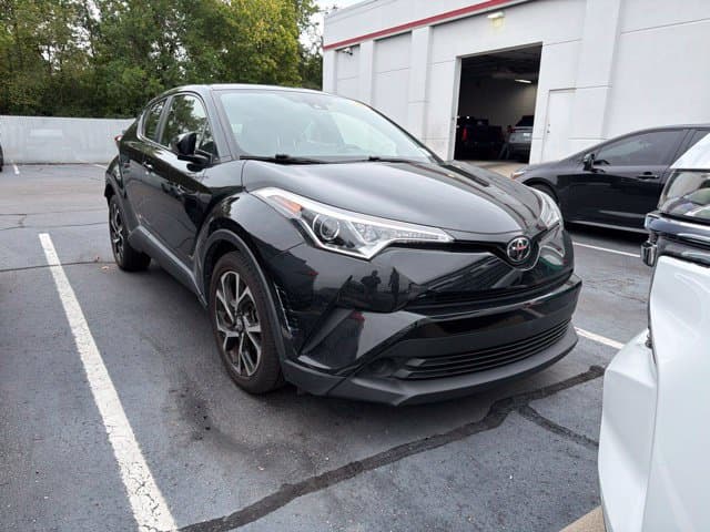 2019 Toyota C-HR XLE — photo 1 of 6