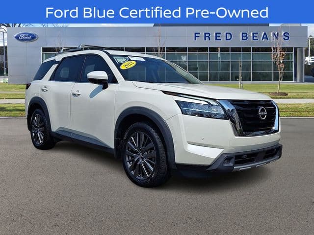 2022 Nissan Pathfinder SL — photo 1 of 34