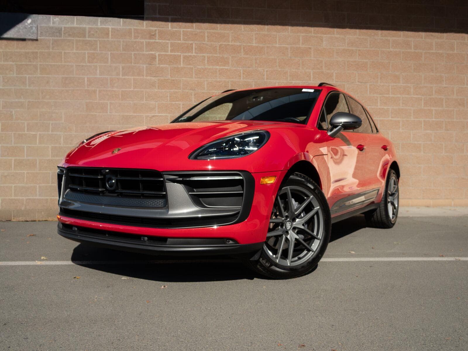 2026 Porsche Macan T — photo 1 of 29
