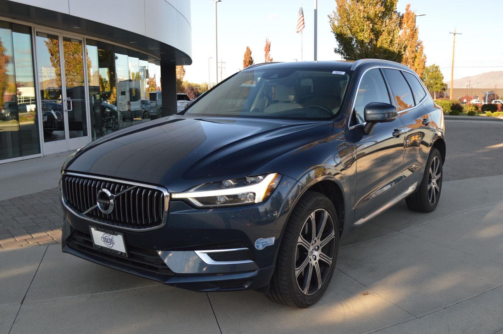 2021 Volvo XC60 Inscription — photo 1 of 12