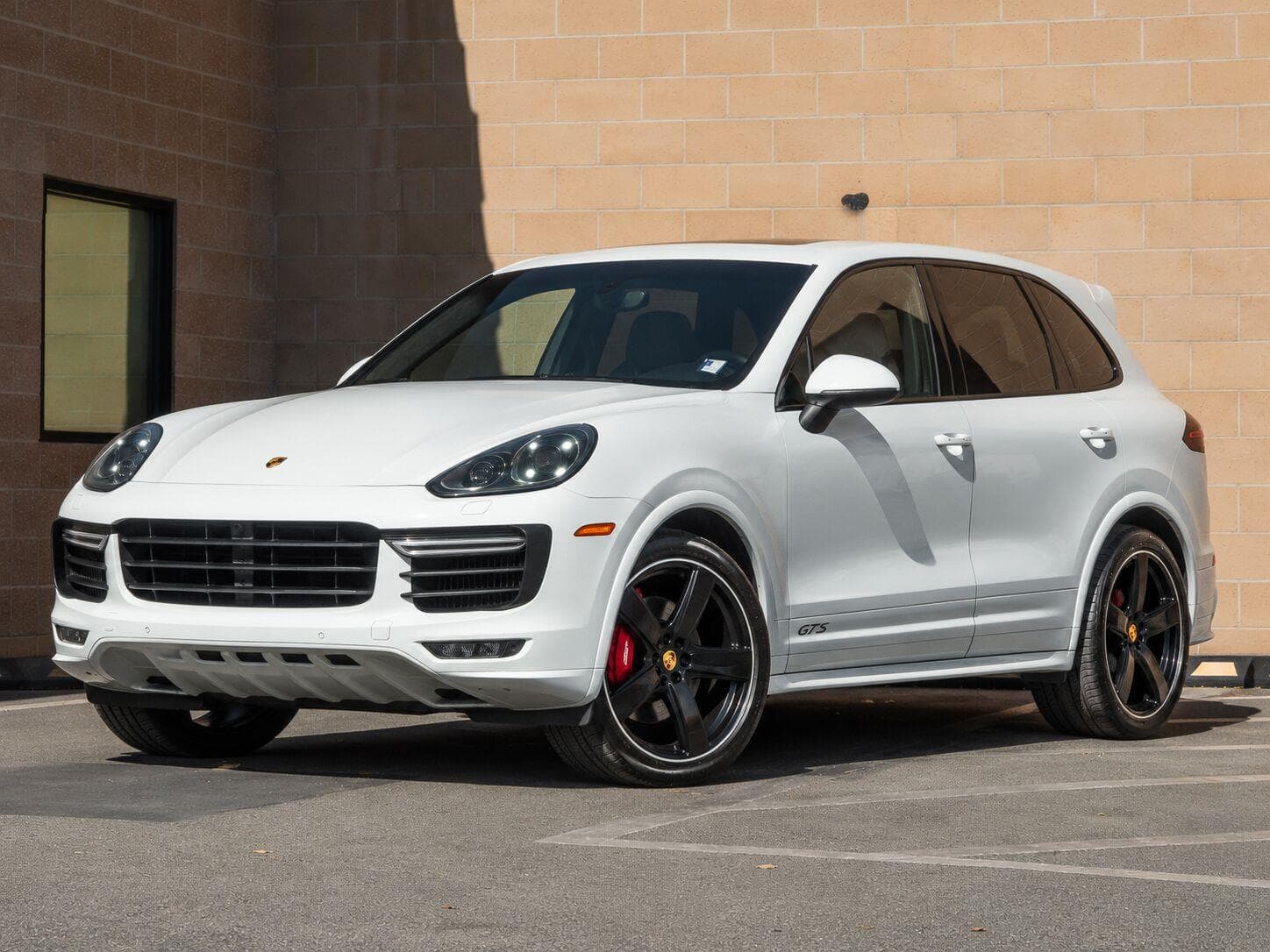 2016 Porsche Cayenne GTS — photo 1 of 29
