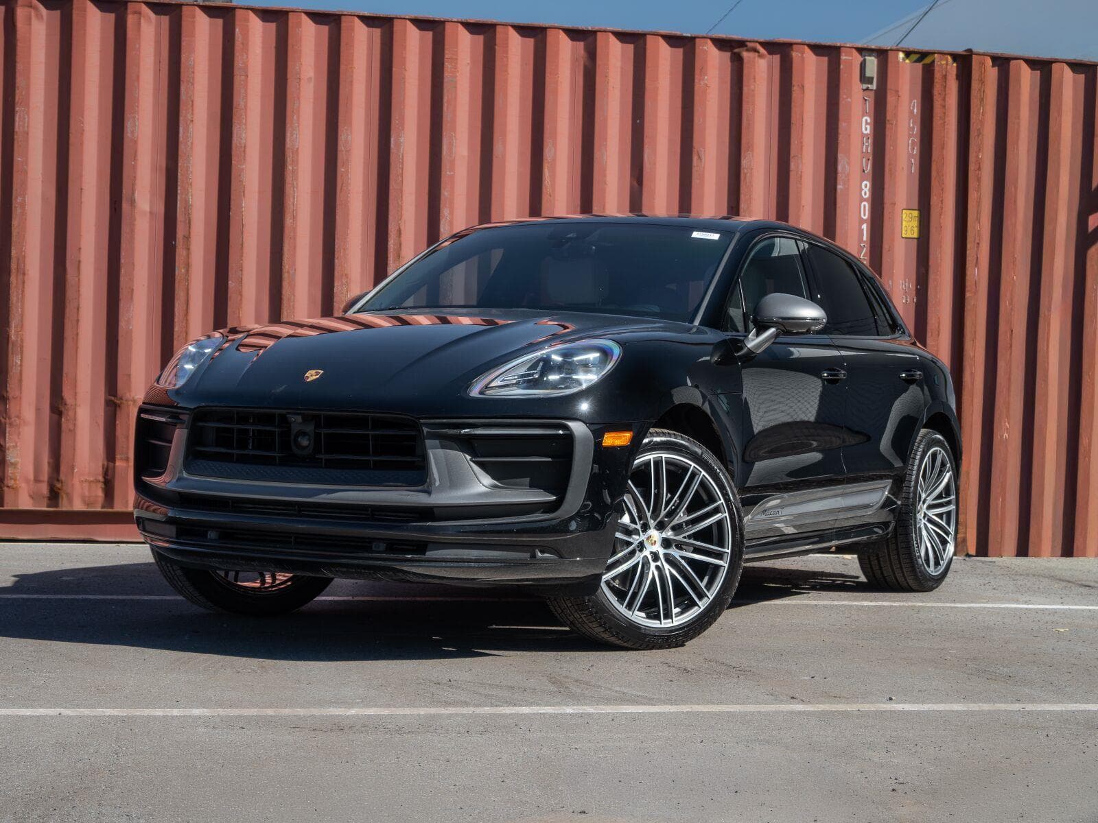 2023 Porsche Macan T — photo 1 of 31