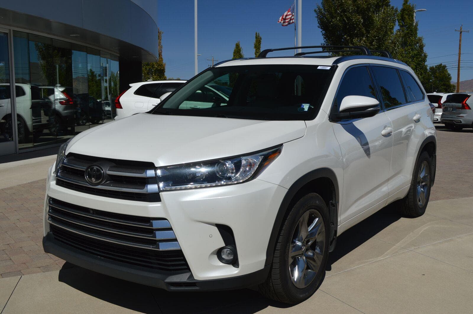 2019 Toyota Highlander Limited Platinum — photo 1 of 12