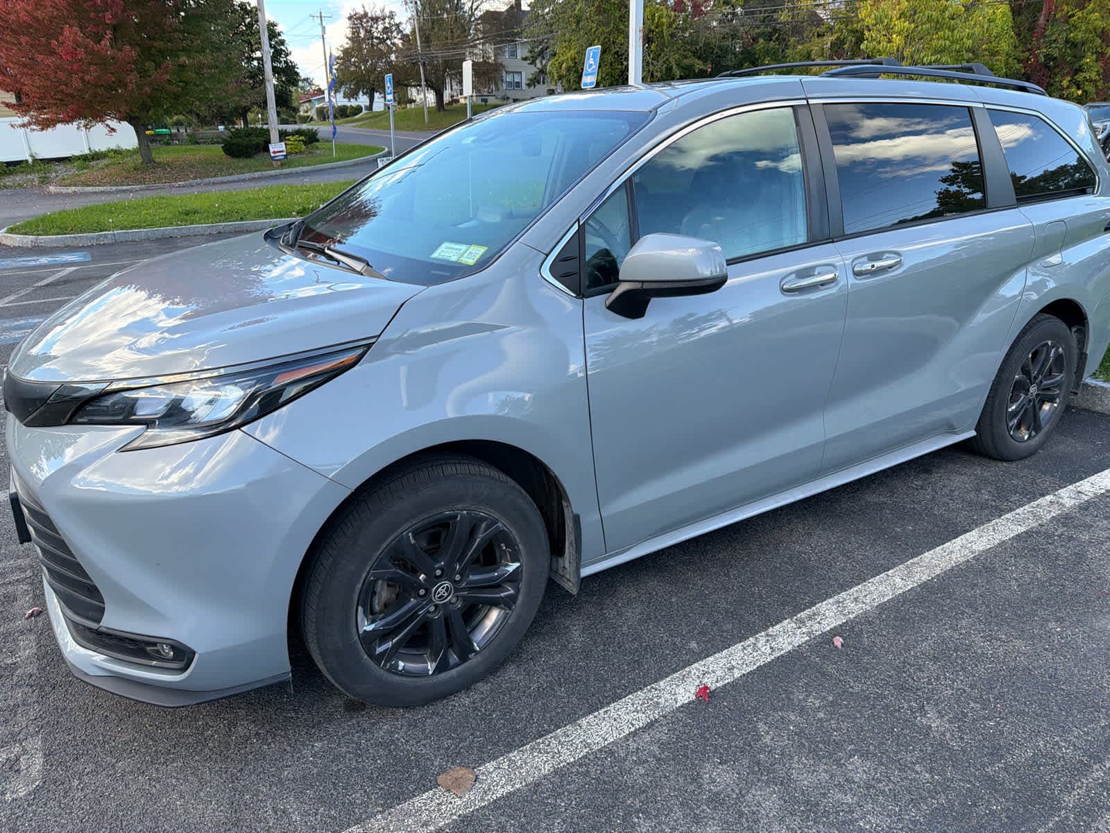 2024 Toyota Sienna Woodland Edition — photo 1 of 10