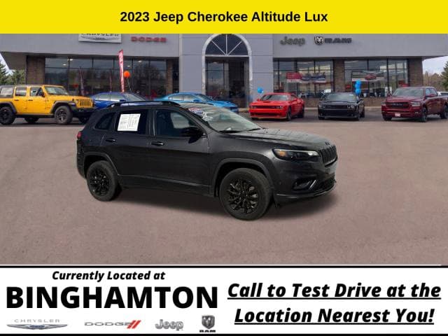 2023 Jeep Cherokee Altitude Lux — photo 1 of 25