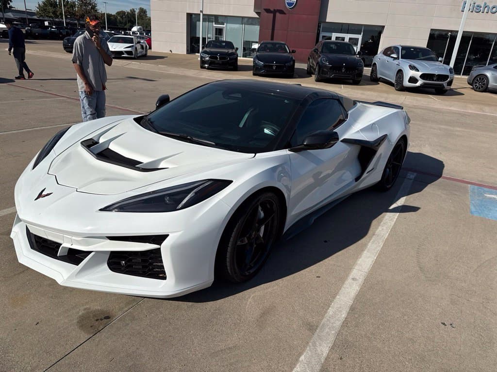 2024 Chevrolet Corvette Base — photo 1 of 8