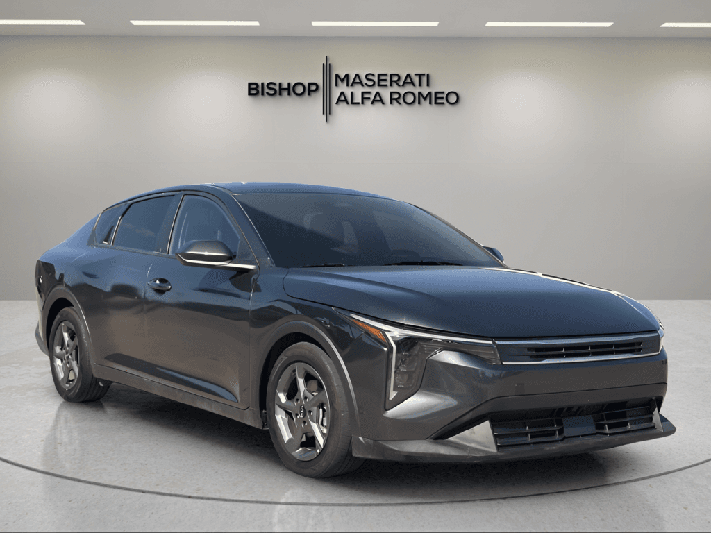 2025 Kia K4 LXS — photo 1 of 28