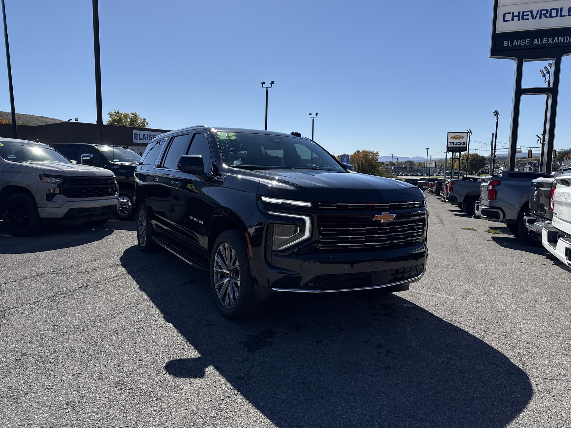 2025 Chevrolet Suburban High Country — photo 1 of 30