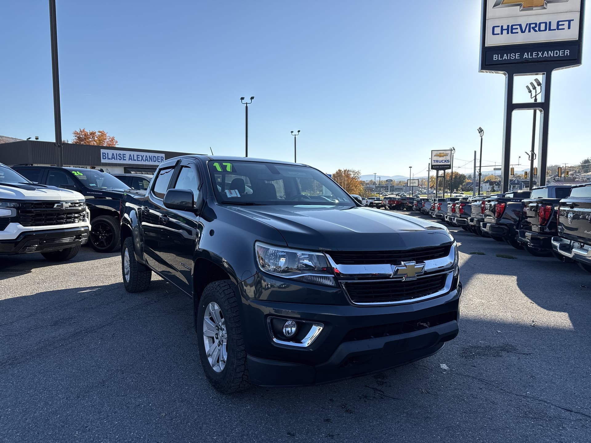2017 Chevrolet Colorado 4WD LT — photo 1 of 27