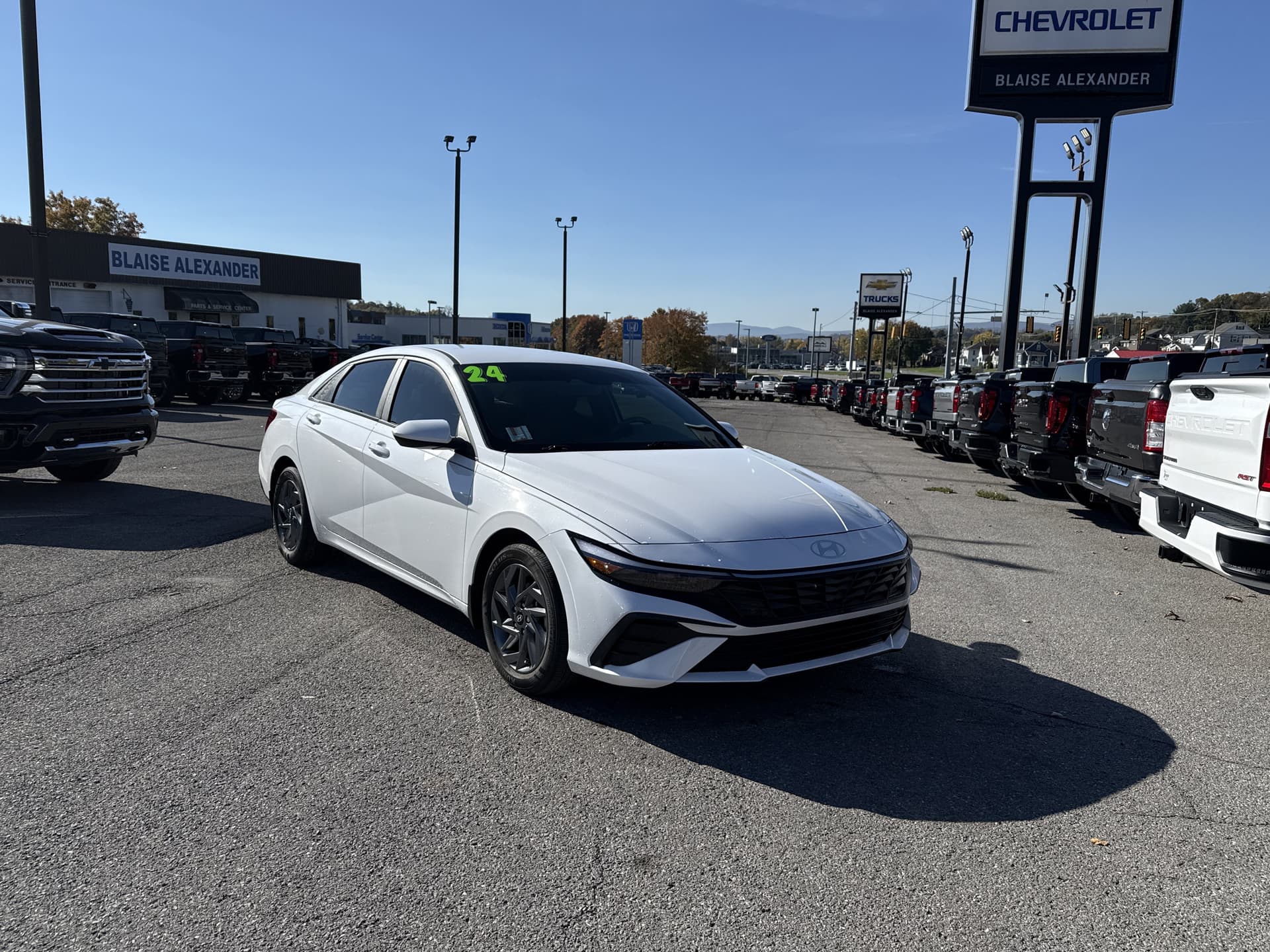 2024 Hyundai Elantra SEL — photo 1 of 28