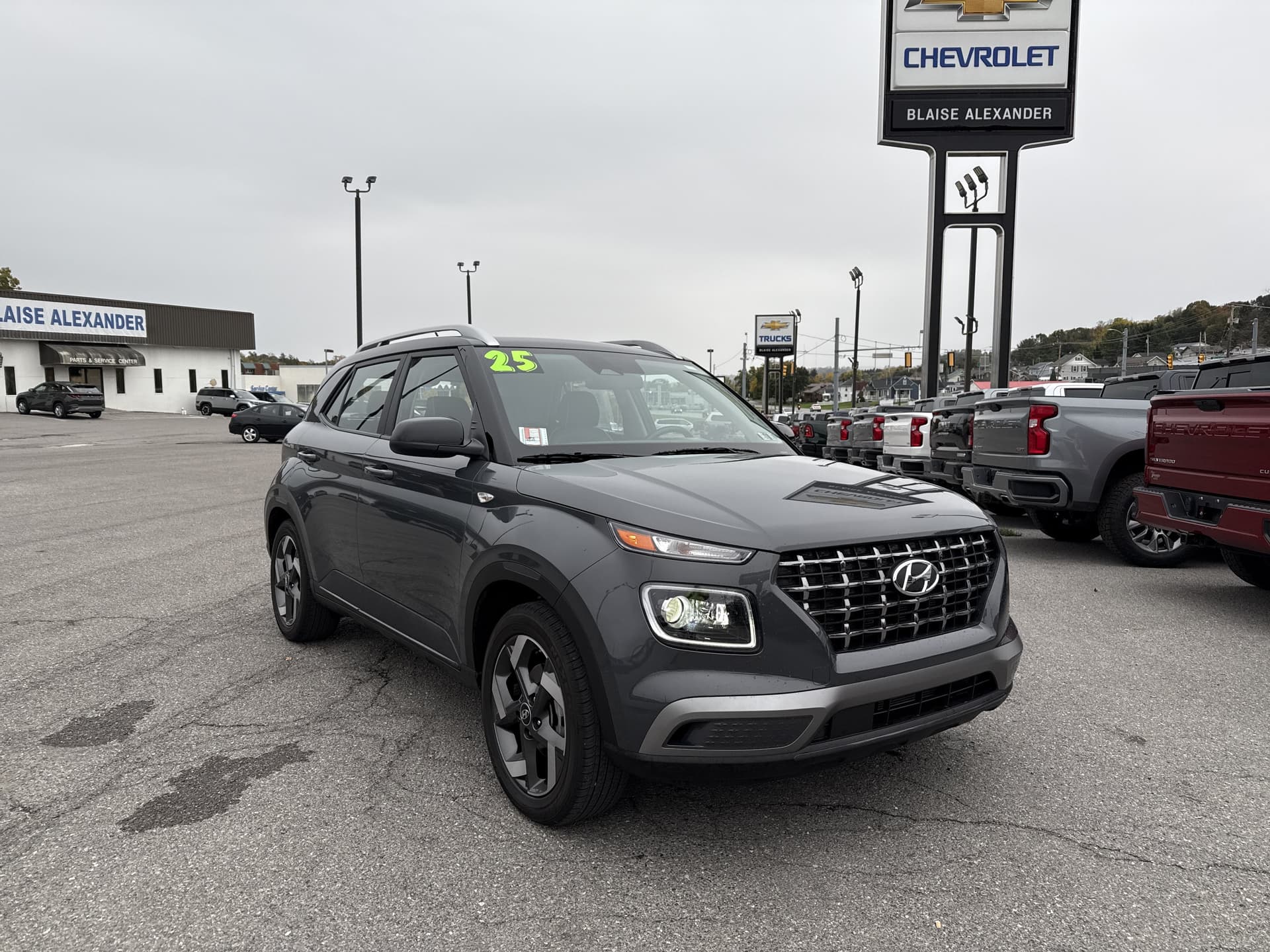 2025 Hyundai Venue Limited — photo 1 of 29