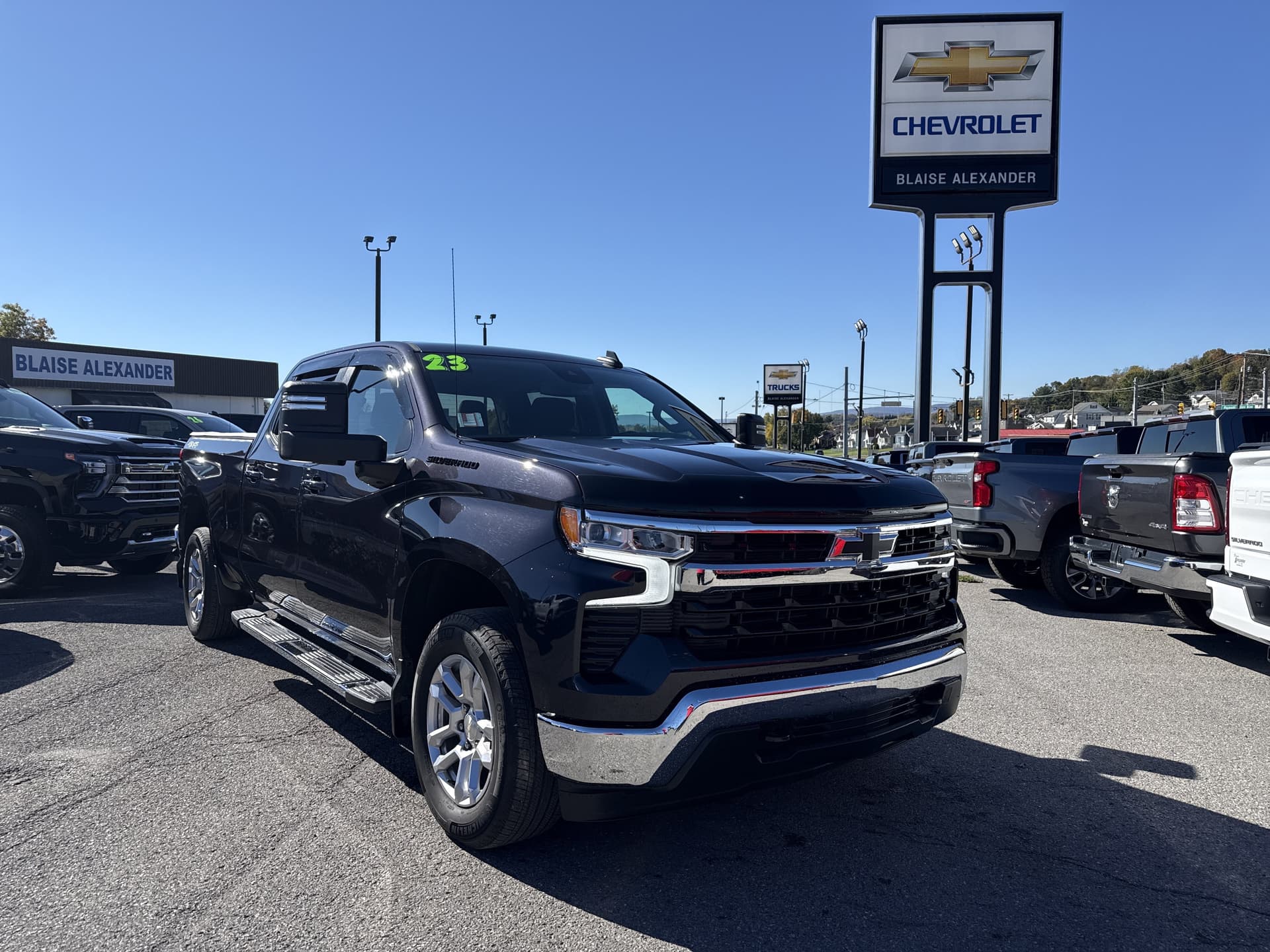2023 Chevrolet Silverado 1500 LT — photo 1 of 29