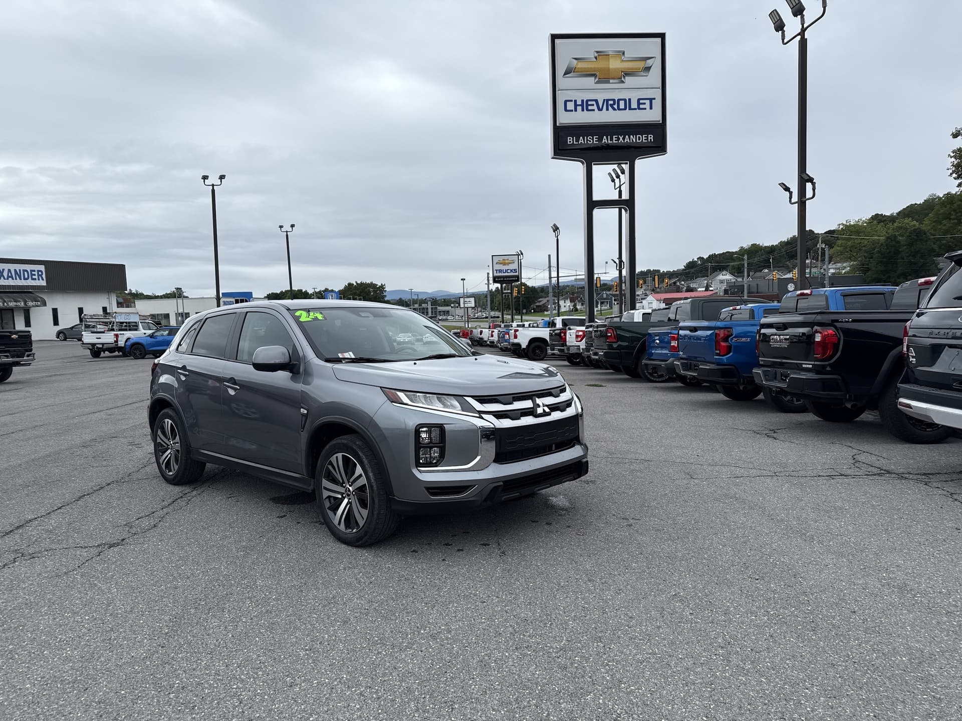 2024 Mitsubishi Outlander Sport S — photo 1 of 20