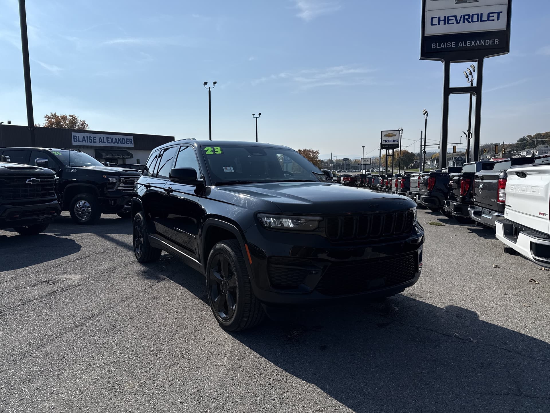 2023 Jeep Grand Cherokee Altitude — photo 1 of 29