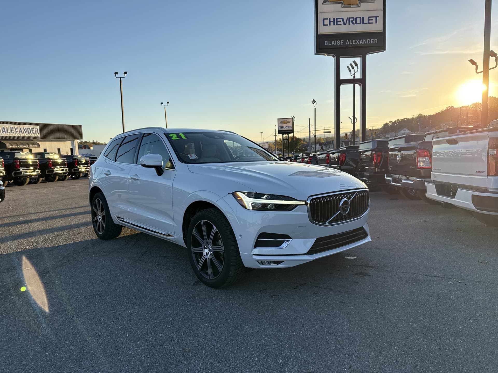 2021 Volvo XC60 Inscription — photo 1 of 29