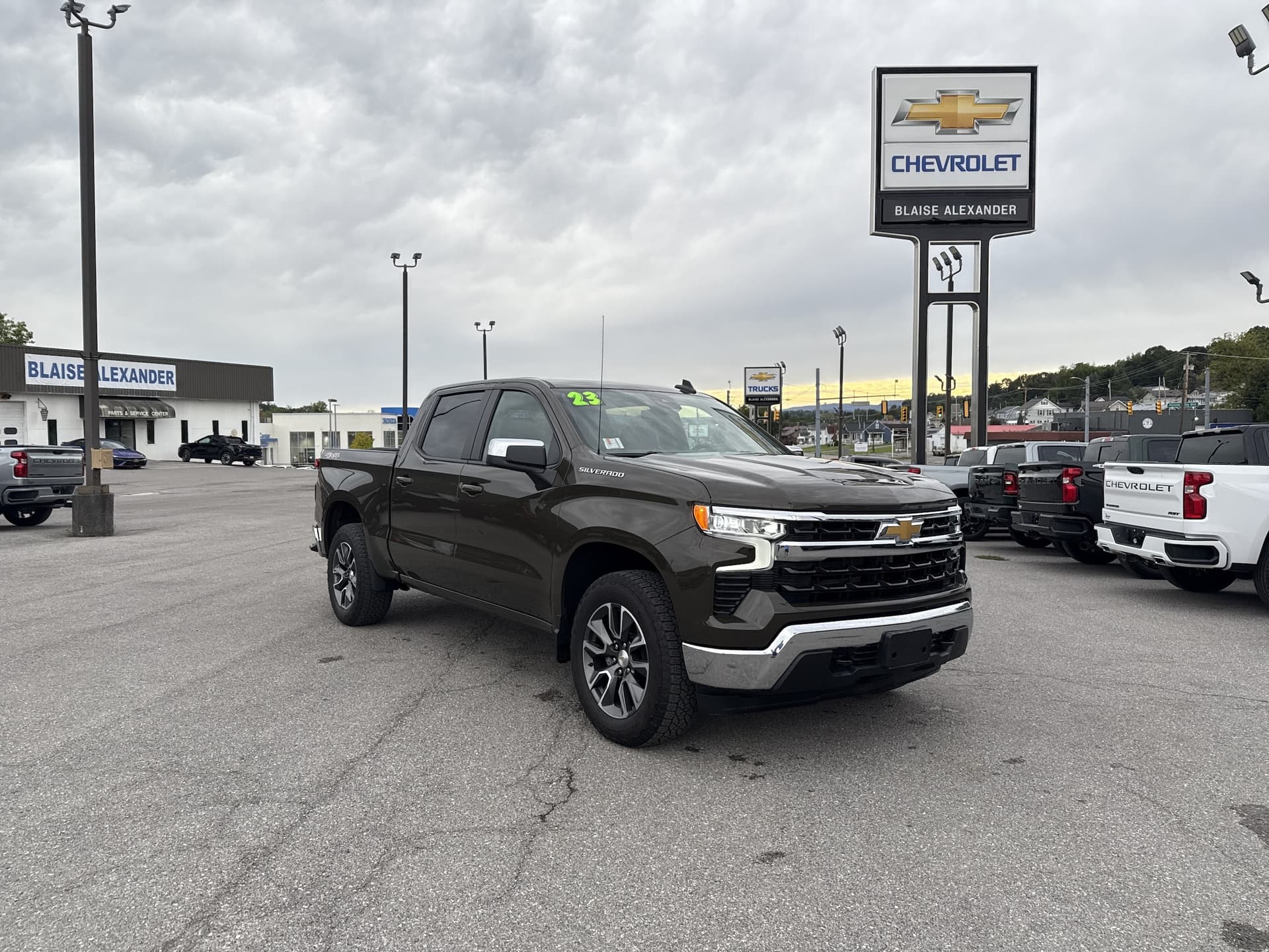 2023 Chevrolet Silverado 1500 LT — photo 1 of 29