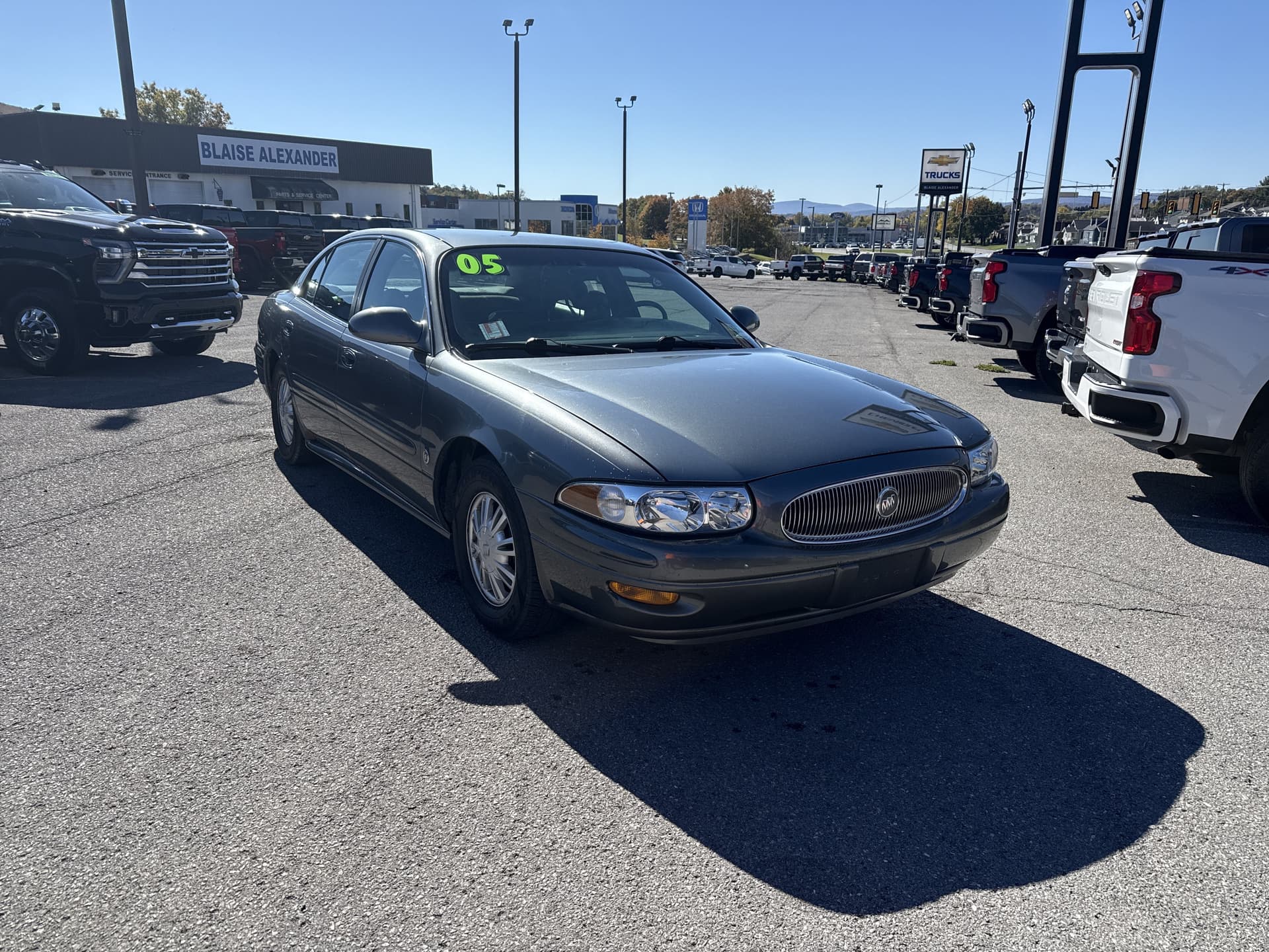 2005 Buick LeSabre Custom — photo 1 of 27