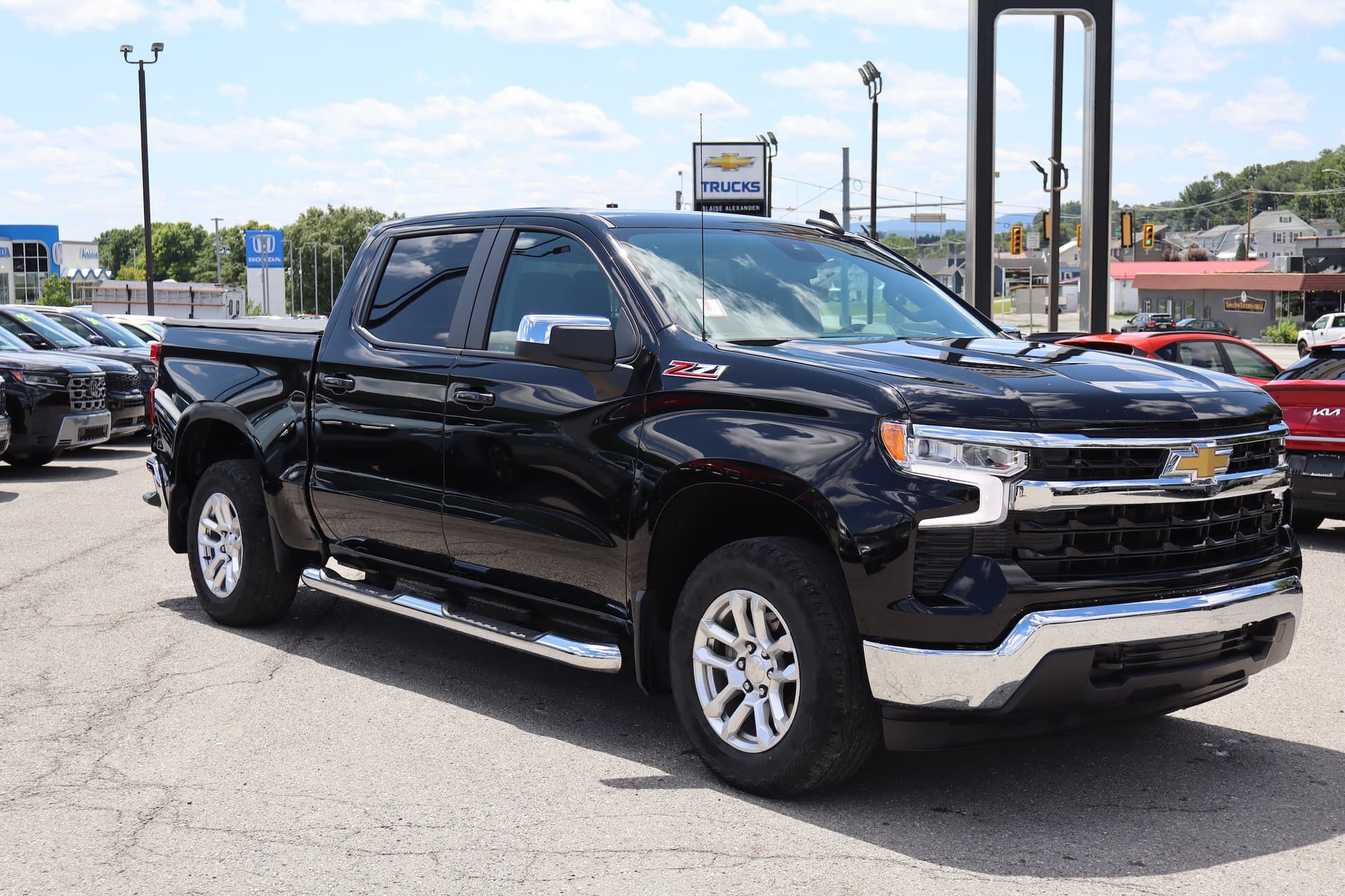 2023 Chevrolet Silverado 1500 LT — photo 1 of 16