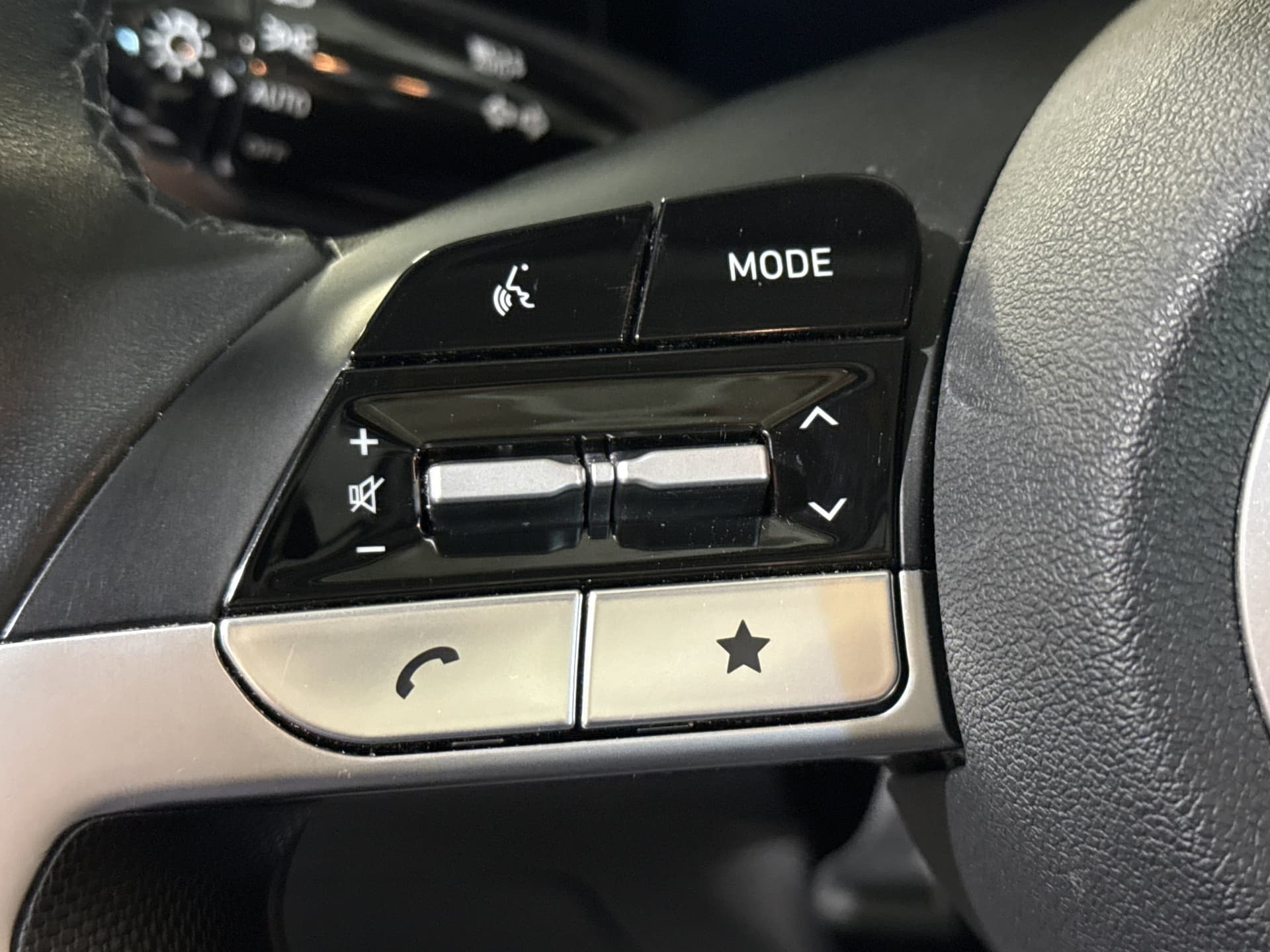 2025 Hyundai Elantra SEL Convenience — photo 1 of 25